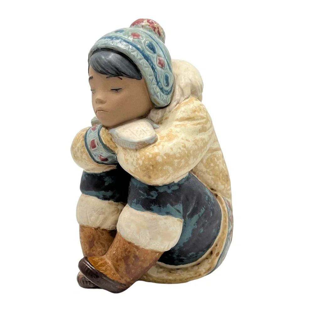 LLADRO PENSIVE ESKIMO BOY FIGURINE